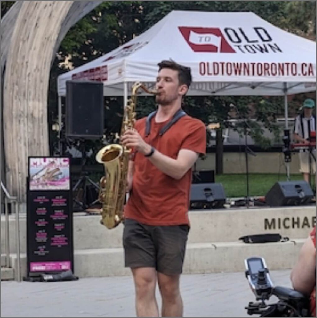 A man plays the saxophone in St. James park